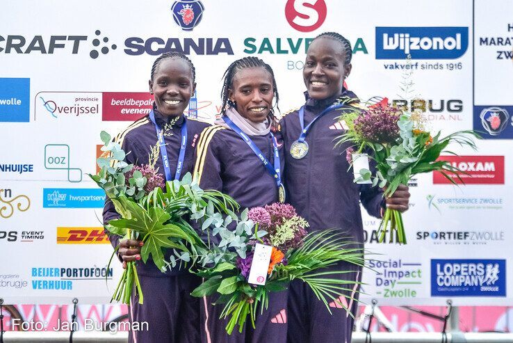 Erepodium Halve Marathon Vrouwen - Foto: Jan Burgman