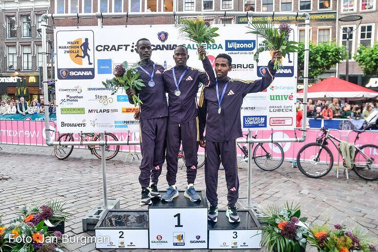 Erepodium Halve Marathon Mannen - Foto: Jan Burgman