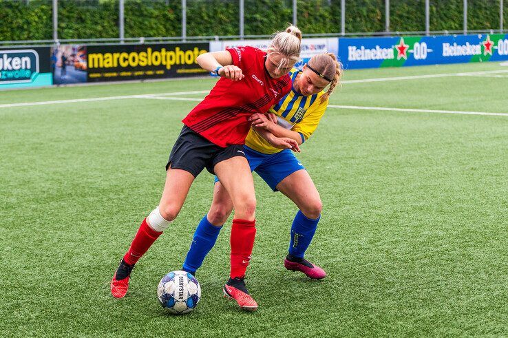 In beeld: Berkel te sterk voor Be Quick ’28, geen topklasse vrouwenvoetbal in Zwolle - Foto: Peter Denekamp