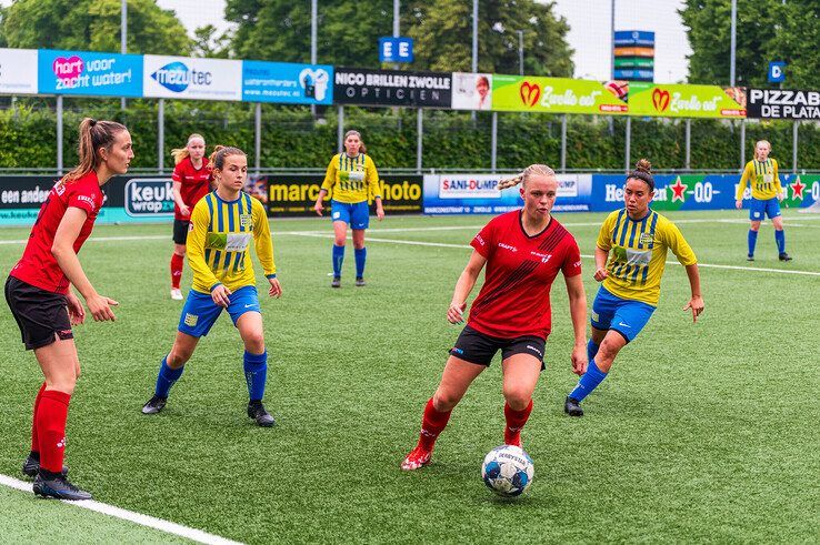 In beeld: Berkel te sterk voor Be Quick ’28, geen topklasse vrouwenvoetbal in Zwolle - Foto: Peter Denekamp