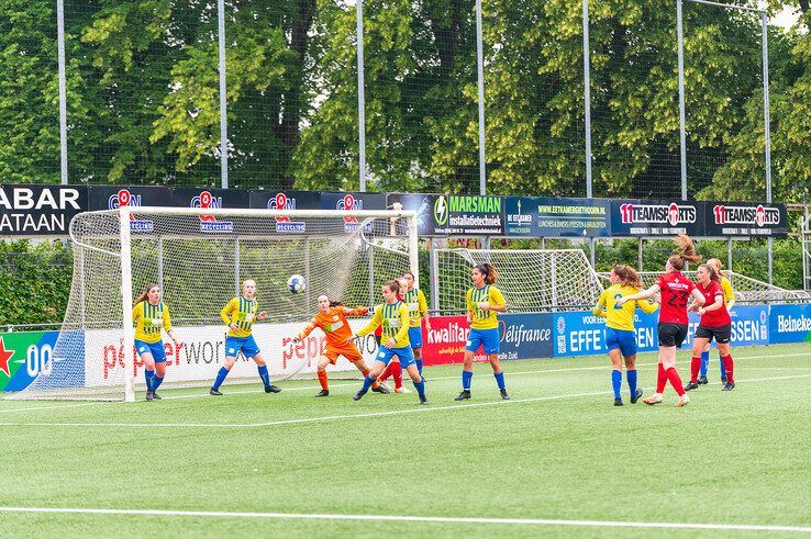 In beeld: Berkel te sterk voor Be Quick ’28, geen topklasse vrouwenvoetbal in Zwolle - Foto: Peter Denekamp