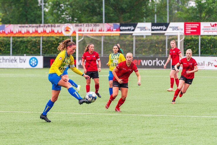 In beeld: Berkel te sterk voor Be Quick ’28, geen topklasse vrouwenvoetbal in Zwolle - Foto: Peter Denekamp