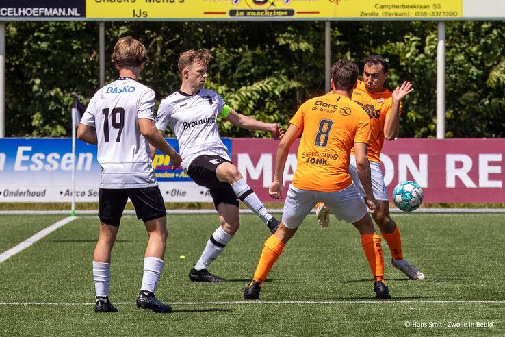 In beeld: Tweede elftal Berkum moet genoegen nemen met tweede plek bij NK reserveteams - Foto: Hans Smit