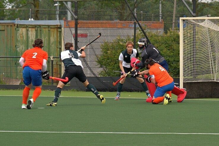 In beeld: Zwolse hockeyheren verliezen in Groningen laatste wedstrijd van seizoen - Foto: Bob Koning