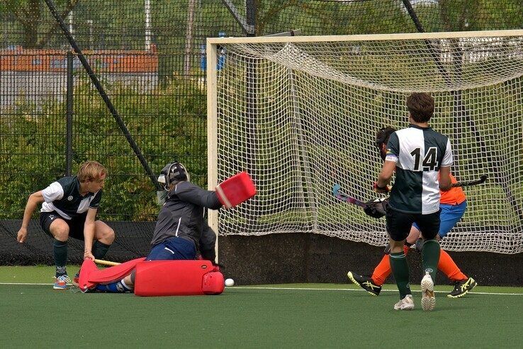 In beeld: Zwolse hockeyheren verliezen in Groningen laatste wedstrijd van seizoen - Foto: Bob Koning