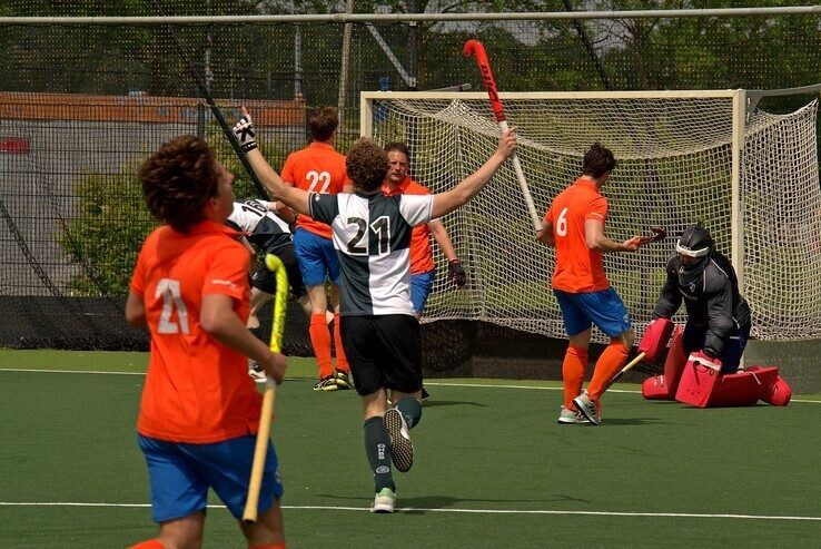 In beeld: Zwolse hockeyheren verliezen in Groningen laatste wedstrijd van seizoen - Foto: Bob Koning