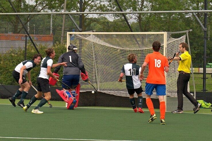 In beeld: Zwolse hockeyheren verliezen in Groningen laatste wedstrijd van seizoen - Foto: Bob Koning