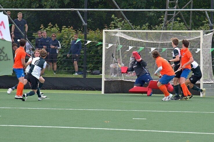 In beeld: Zwolse hockeyheren verliezen in Groningen laatste wedstrijd van seizoen - Foto: Bob Koning