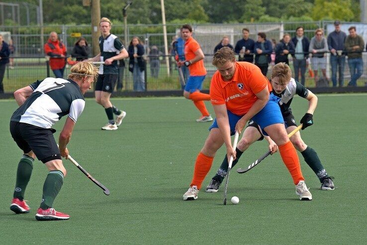 In beeld: Zwolse hockeyheren verliezen in Groningen laatste wedstrijd van seizoen - Foto: Bob Koning