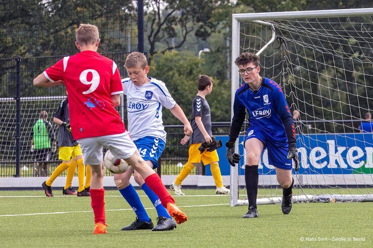 In beeld: Ruim 300 G-voetballers stelen de show in Zwolle - Foto: Hans Smit