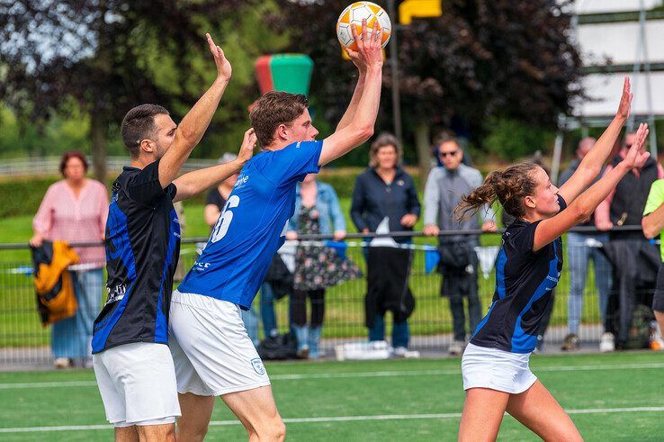 In beeld: Sparta Zwolle grijpt naast promotie naar Ereklasse door ‘collectieve off-day’ - Foto: Peter Denekamp