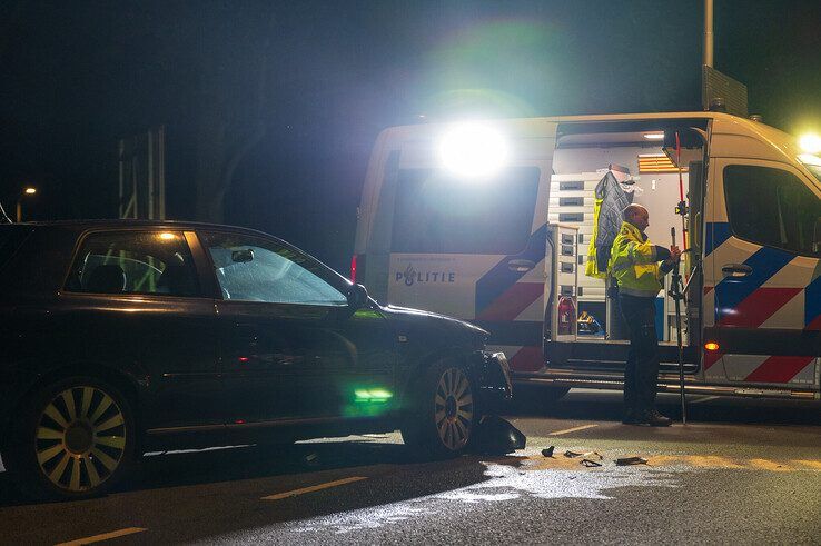 Twee zwaargewonden bij ongeval op Middelweg - Foto: Peter Denekamp