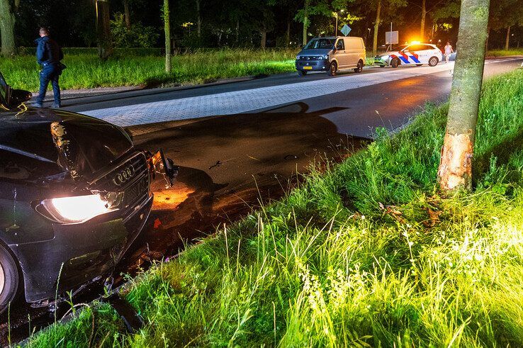 Twee zwaargewonden bij ongeval op Middelweg - Foto: Peter Denekamp