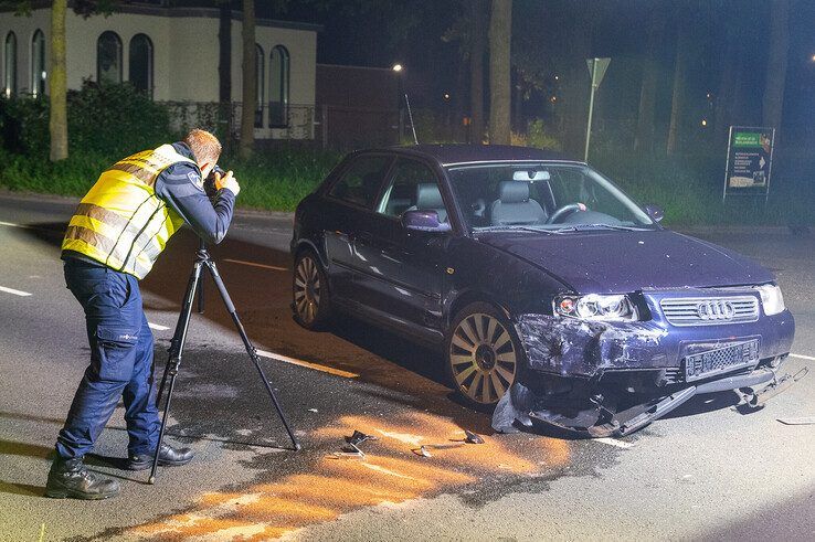 Twee zwaargewonden bij ongeval op Middelweg - Foto: Peter Denekamp