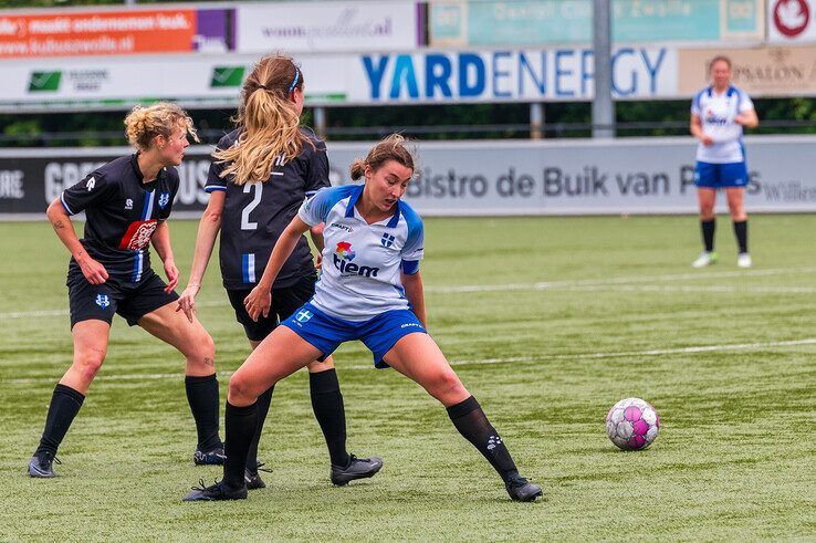 In beeld: Promotiedroom valt in duigen voor ZAC Vrouwen - Foto: Peter Denekamp