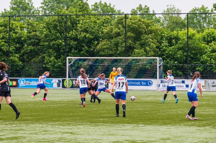 In beeld: Promotiedroom valt in duigen voor ZAC Vrouwen - Foto: Peter Denekamp