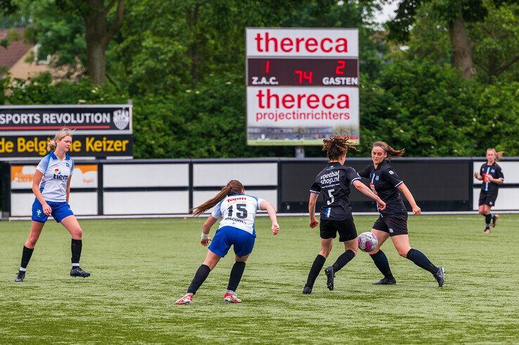 In beeld: Promotiedroom valt in duigen voor ZAC Vrouwen - Foto: Peter Denekamp