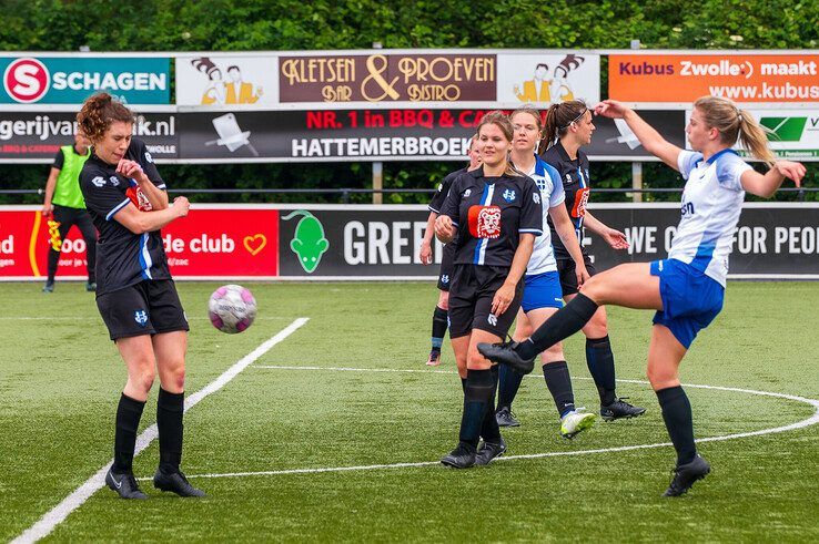 In beeld: Promotiedroom valt in duigen voor ZAC Vrouwen - Foto: Peter Denekamp