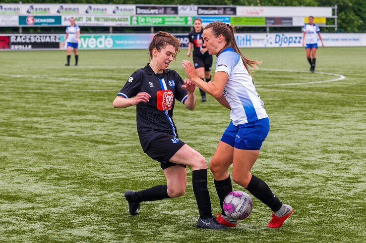 In beeld: Promotiedroom valt in duigen voor ZAC Vrouwen - Foto: Peter Denekamp