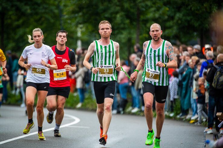 In beeld: Halve Marathon Zwolle meer dan alleen feestje voor hardlopers - Foto: Hugo Janssen