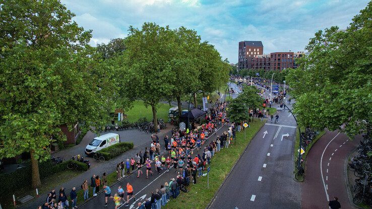 In beeld: Halve Marathon Zwolle meer dan alleen feestje voor hardlopers - Foto: Hugo Janssen