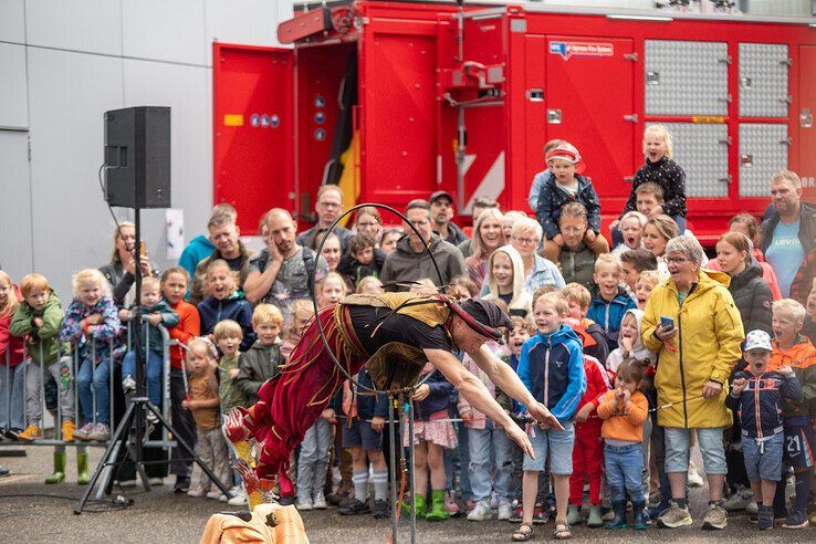 In beeld: Vlammen en spektakel voor jong en oud tijdens open dag brandweer Zwolle - Foto: Ruben Meinten