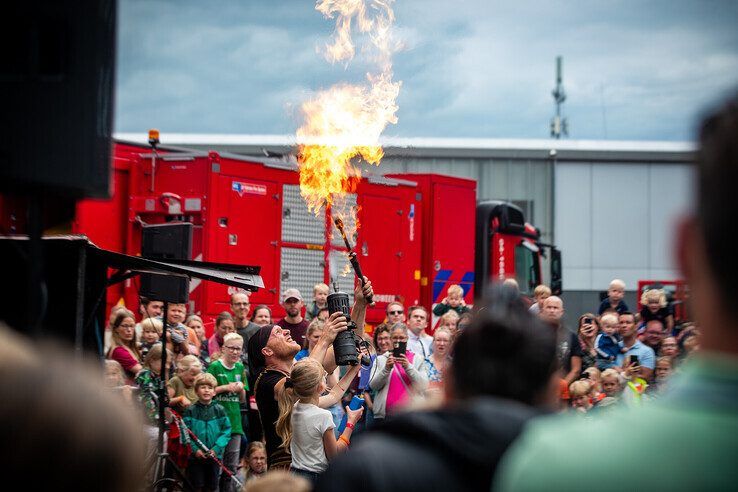 In beeld: Vlammen en spektakel voor jong en oud tijdens open dag brandweer Zwolle - Foto: Hugo Janssen