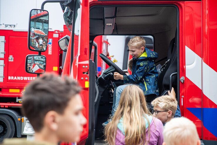 In beeld: Vlammen en spektakel voor jong en oud tijdens open dag brandweer Zwolle - Foto: Hugo Janssen