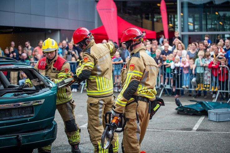 In beeld: Vlammen en spektakel voor jong en oud tijdens open dag brandweer Zwolle - Foto: Hugo Janssen