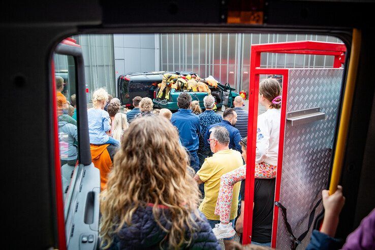 In beeld: Vlammen en spektakel voor jong en oud tijdens open dag brandweer Zwolle - Foto: Hugo Janssen