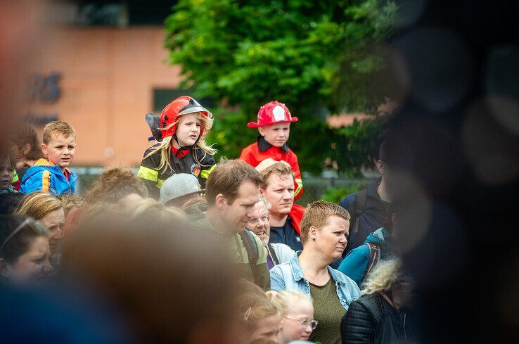 In beeld: Vlammen en spektakel voor jong en oud tijdens open dag brandweer Zwolle - Foto: Hugo Janssen