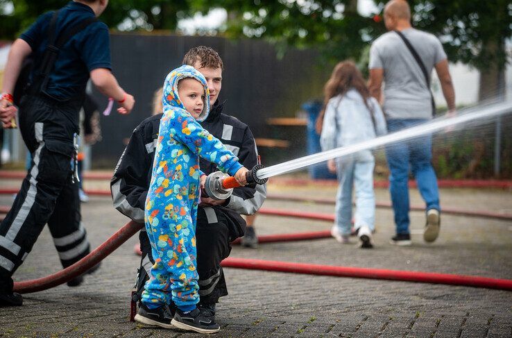 In beeld: Vlammen en spektakel voor jong en oud tijdens open dag brandweer Zwolle - Foto: Hugo Janssen