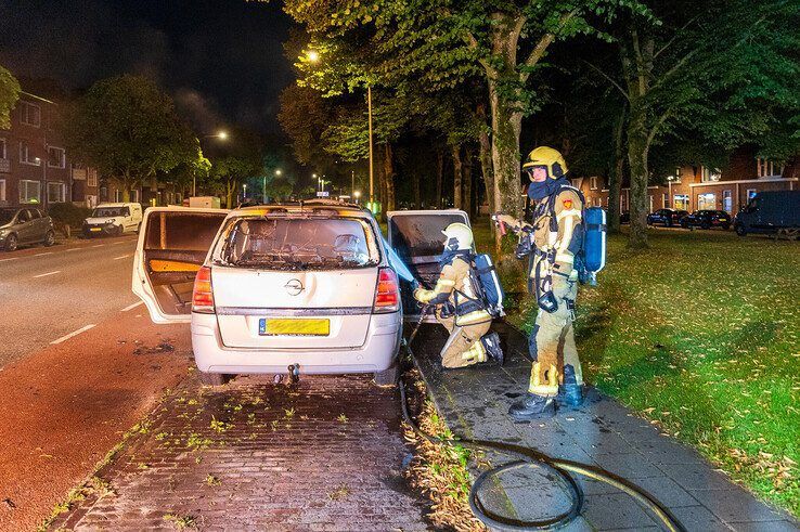 Auto uitgebrand op Hanekamp - Foto: Peter Denekamp