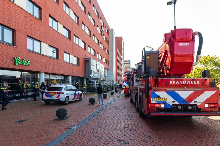 Brasserie in Hanzeland vol rook nadat fietsaccu in brand vliegt - Foto: Peter Denekamp