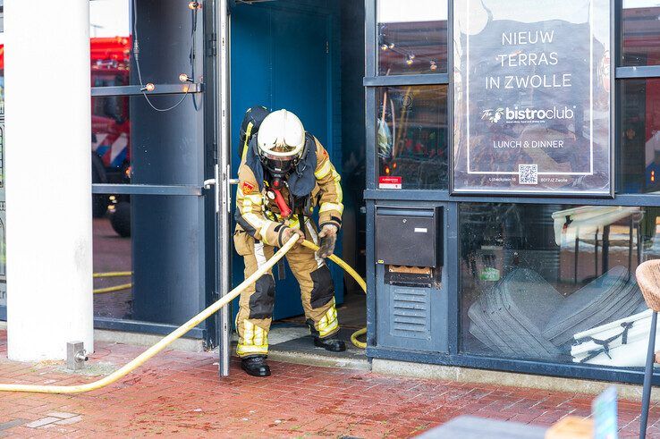 Brasserie in Hanzeland vol rook nadat fietsaccu in brand vliegt - Foto: Peter Denekamp