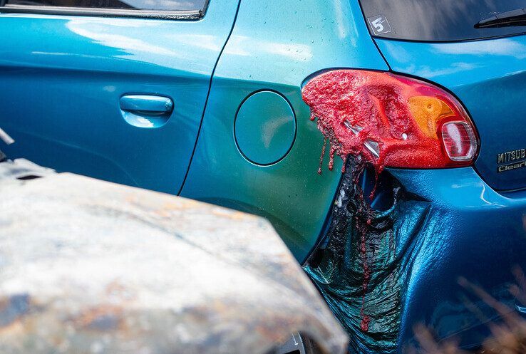 Auto brandt volledig uit in Stadshagen - Foto: Hugo Janssen