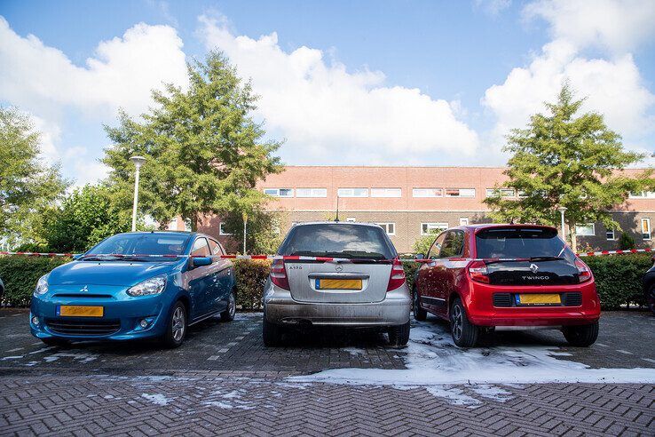 Auto brandt volledig uit in Stadshagen - Foto: Hugo Janssen