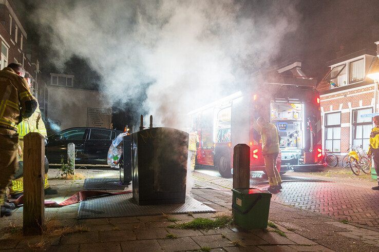 Ondergrondse container in brand in Assendorp - Foto: Peter Denekamp