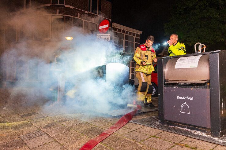 Ondergrondse container in brand in Assendorp - Foto: Peter Denekamp