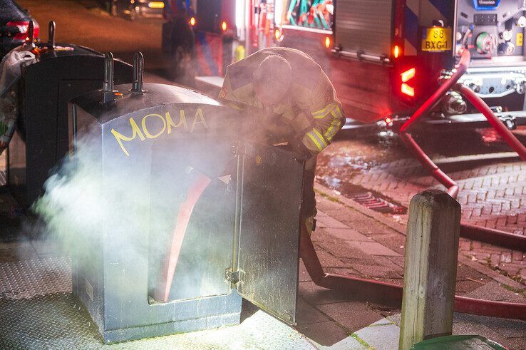 Ondergrondse container in brand in Assendorp - Foto: Peter Denekamp