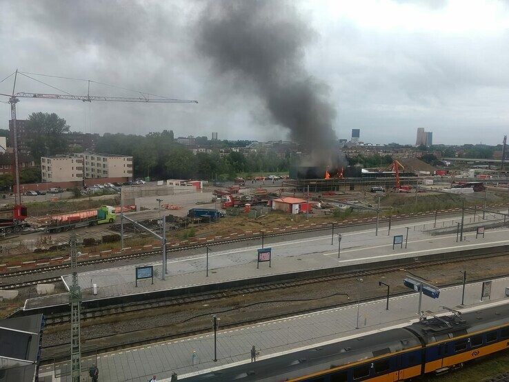 De brand achter hoofdstation Groningen. - Foto: OOG Groningen