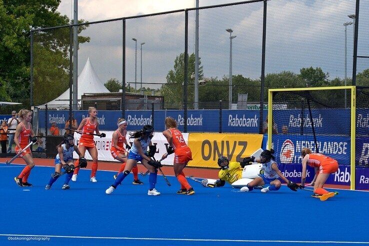 In beeld: Oranje-hockeysters verpulveren Japan in Zwolle - Foto: Bob Koning