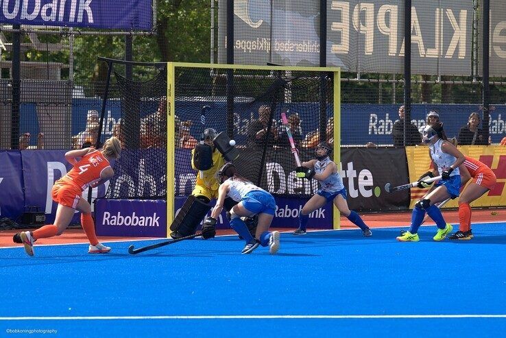 In beeld: Oranje-hockeysters verpulveren Japan in Zwolle - Foto: Bob Koning