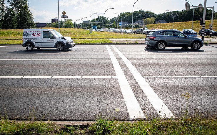 Kop-staartbotsing op gevaarlijke kruising in Zwolle - Foto: Hugo Janssen