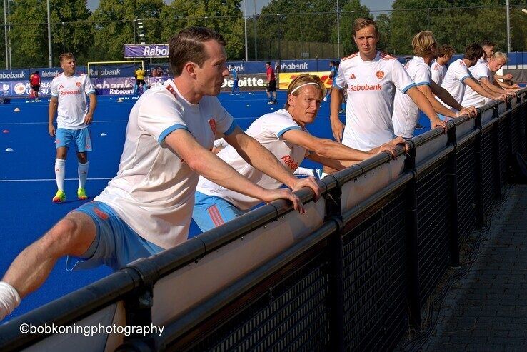 In beeld: Oranje uitgezwaaid in Zwolle na matige interland - Foto: Bob Koning