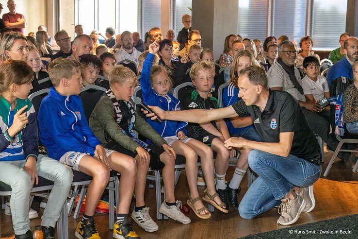 In beeld: Duizenden fans nemen kijkje achter de schermen bij PEC Zwolle - Foto: Hans Smit