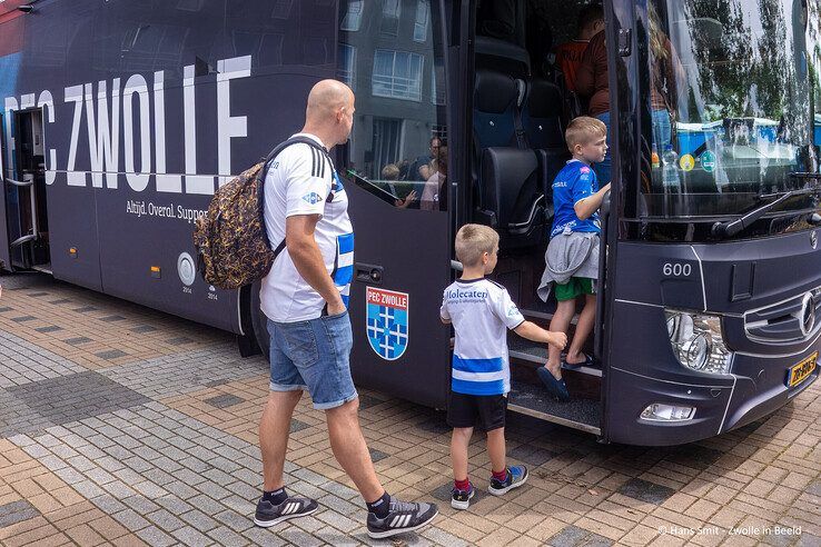 In beeld: Duizenden fans nemen kijkje achter de schermen bij PEC Zwolle - Foto: Hans Smit