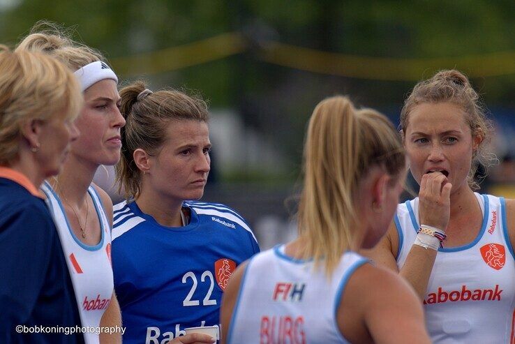 In beeld: Oranje Dames en Heren winnen uitzwaaiwedstrijden in Zwolle - Foto: Bob Koning