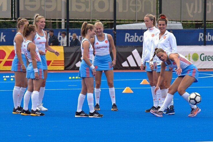 In beeld: Oranje Dames en Heren winnen uitzwaaiwedstrijden in Zwolle - Foto: Bob Koning