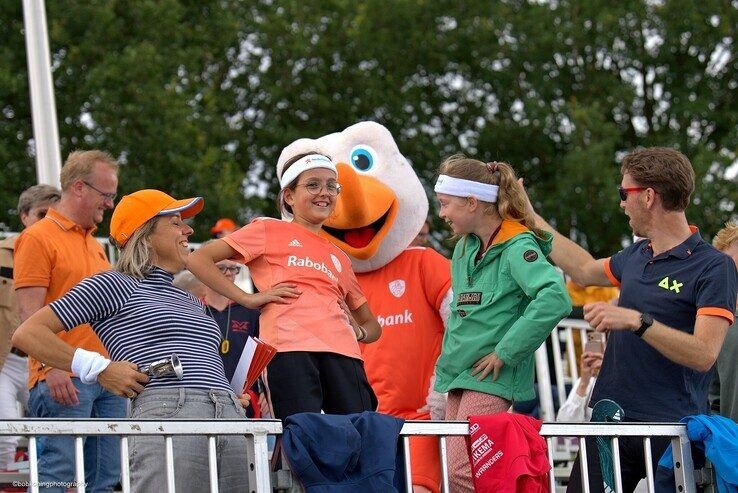 In beeld: Oranje Dames en Heren winnen uitzwaaiwedstrijden in Zwolle - Foto: Bob Koning